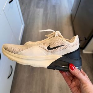 Women’s Nike tennis shoes, size 7.5